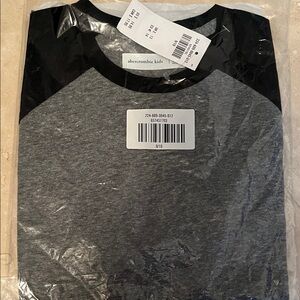 NWT! Abercrombie Kids gray and black long sleeve crew neck T-Shirt